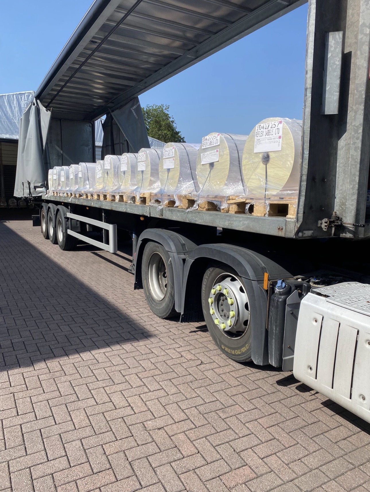 Flatbed trailer with industrial label reels